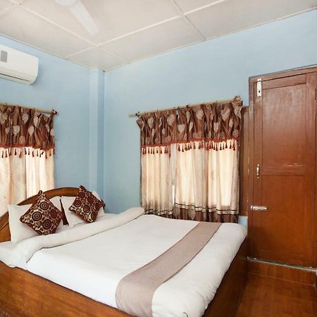 Spot On 486 Hotel Holy Lodge Sauraha Exterior photo