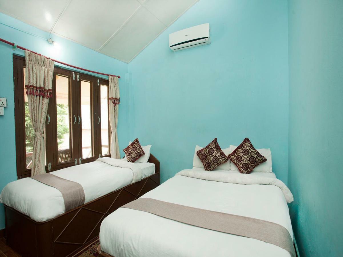 Spot On 486 Hotel Holy Lodge Sauraha Exterior photo