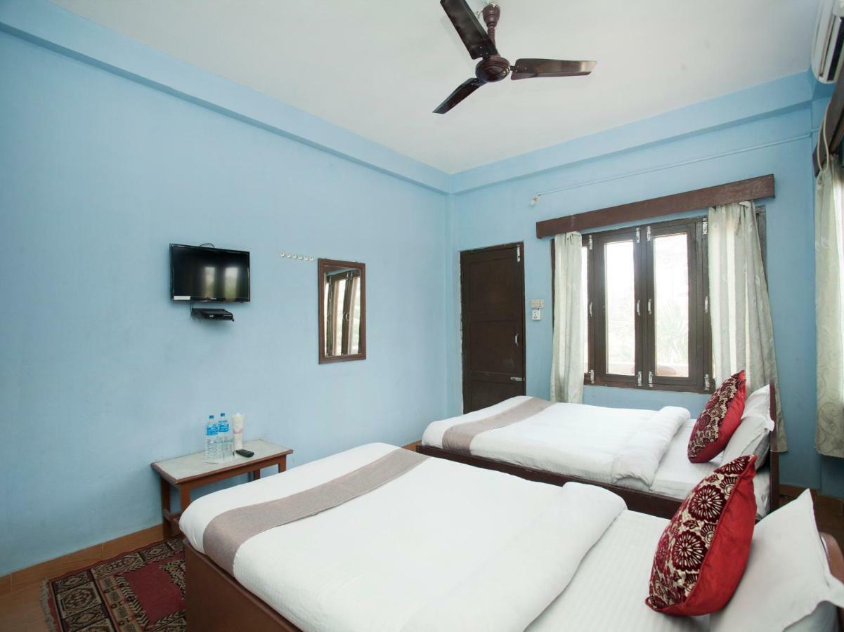 Spot On 486 Hotel Holy Lodge Sauraha Exterior photo