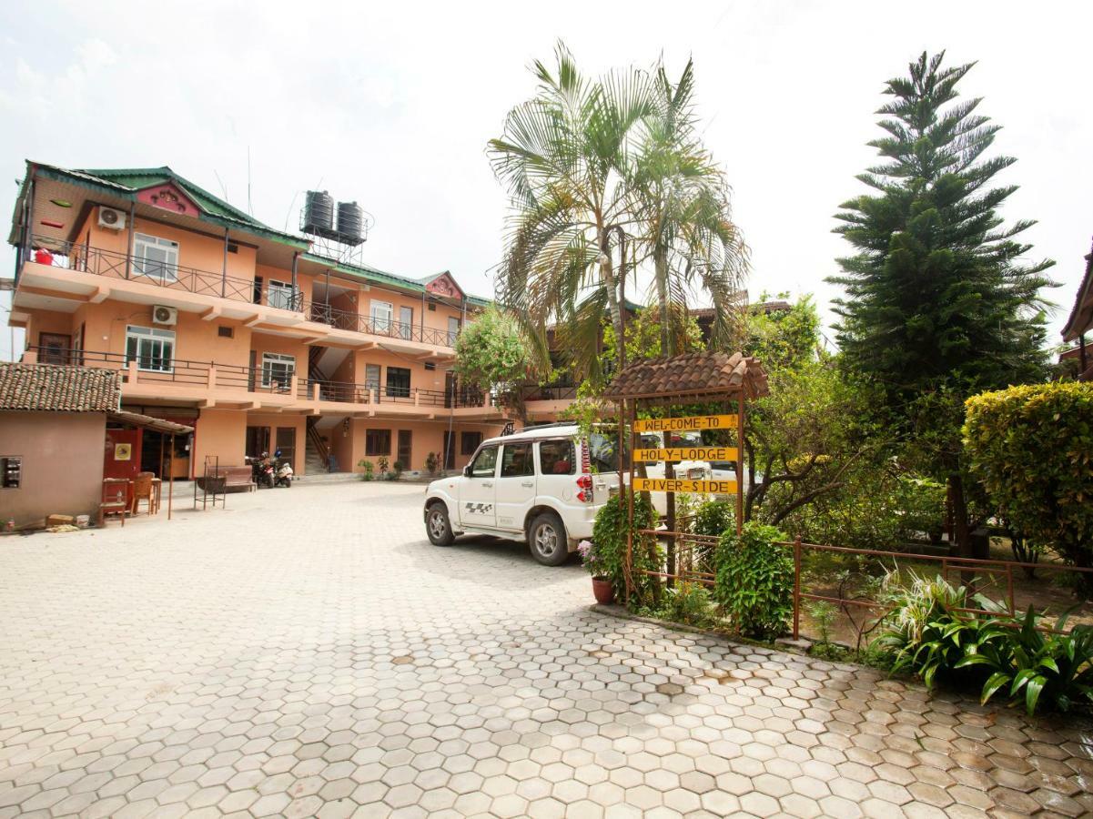Spot On 486 Hotel Holy Lodge Sauraha Exterior photo