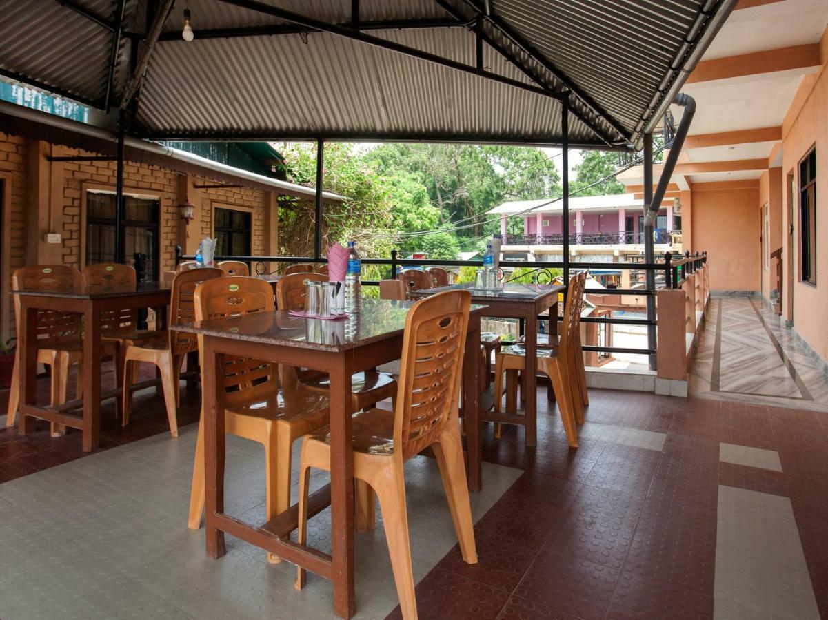 Spot On 486 Hotel Holy Lodge Sauraha Exterior photo