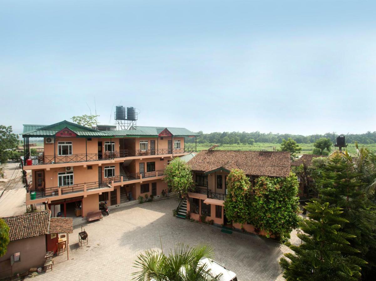 Spot On 486 Hotel Holy Lodge Sauraha Exterior photo