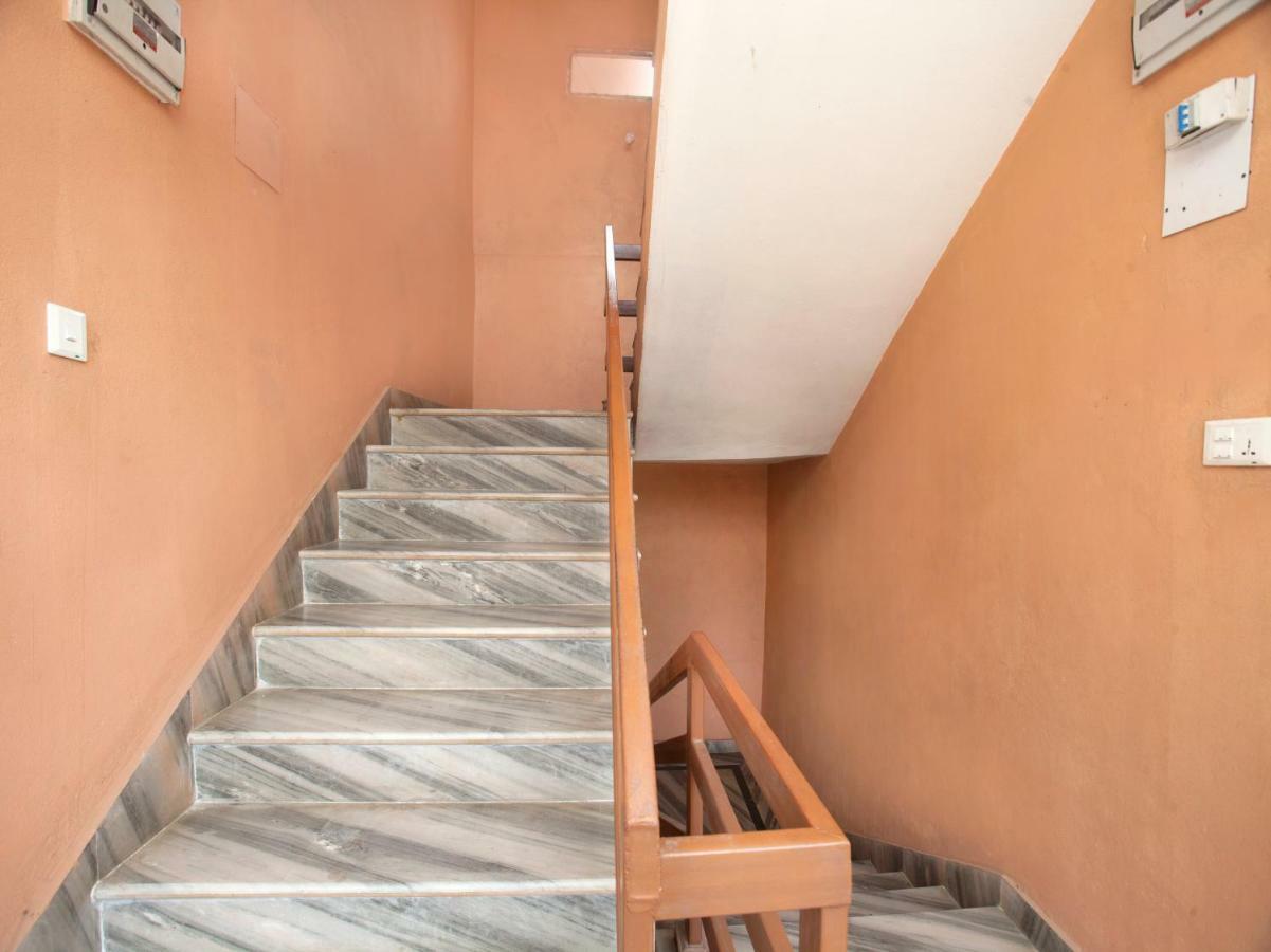 Spot On 486 Hotel Holy Lodge Sauraha Exterior photo