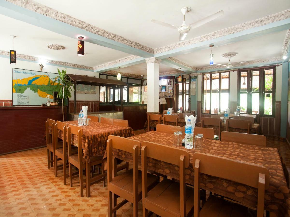 Spot On 486 Hotel Holy Lodge Sauraha Exterior photo