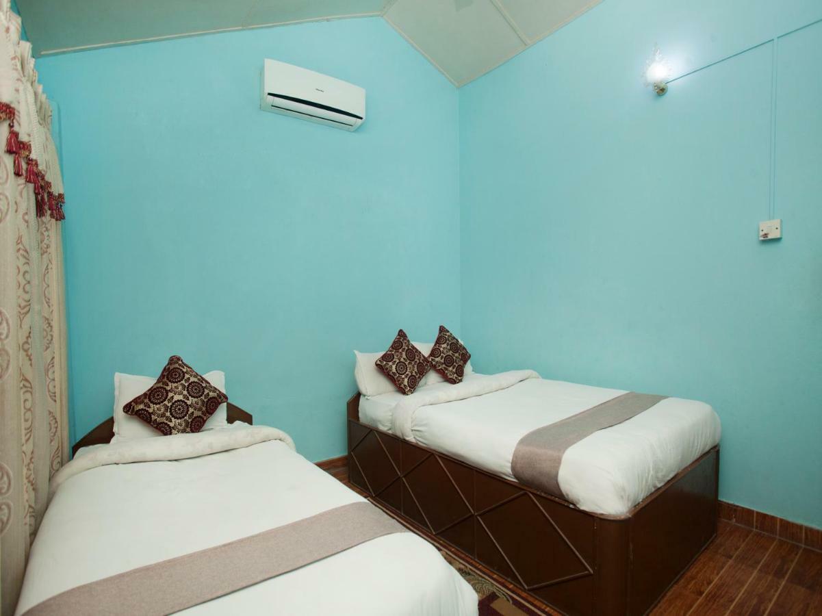 Spot On 486 Hotel Holy Lodge Sauraha Exterior photo