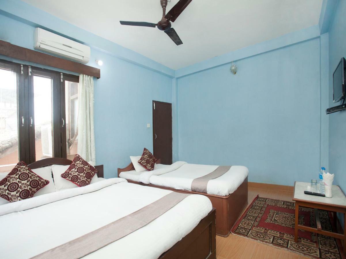 Spot On 486 Hotel Holy Lodge Sauraha Exterior photo