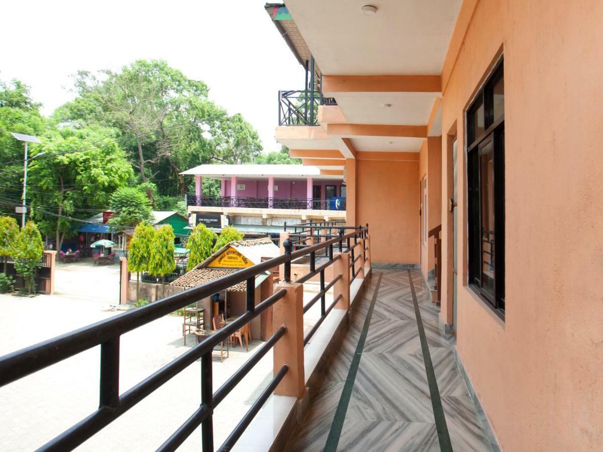 Spot On 486 Hotel Holy Lodge Sauraha Exterior photo